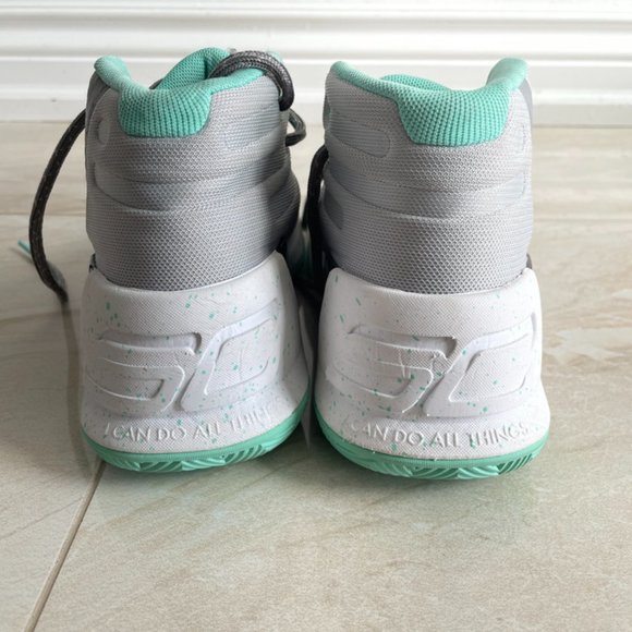 NEW UA Steph Curry 3's Boys Basketball Shoes Green Gray Size 3.5Y - Picture 4 of 5